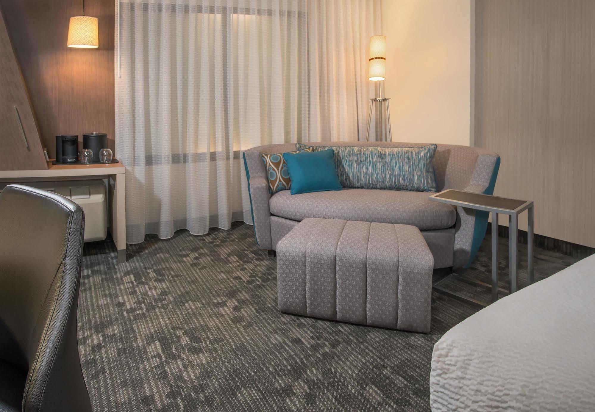 Hotel Dene & Conference Centre 콜드레이크 외부 사진