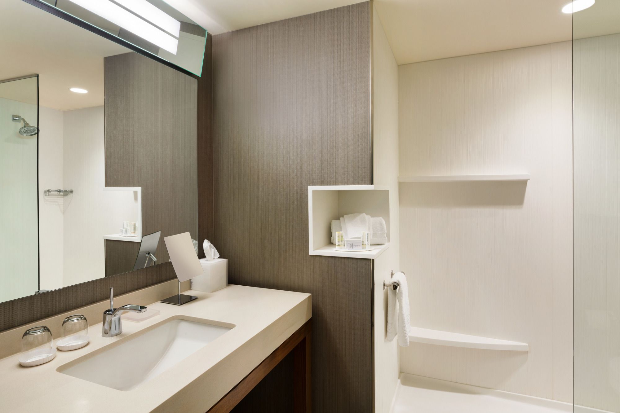 Hotel Dene & Conference Centre 콜드레이크 외부 사진